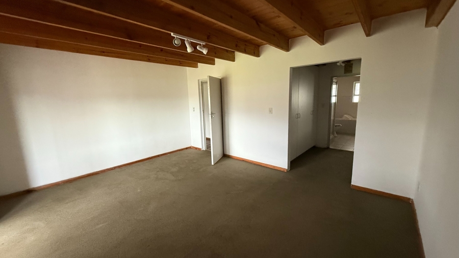 To Let 4 Bedroom Property for Rent in Knysna Central Western Cape